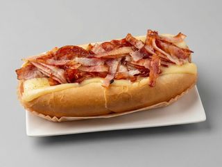 Perrito Caliente Con Queso Y Bacón