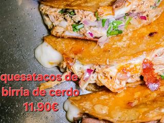 QUESATACOS BYRRIA DE POLLO