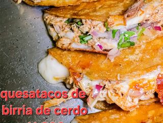 QUESATACO BIRRIA DE CERDO