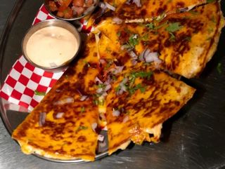 QUESABIRRIA DE POLLO