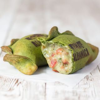 Empanada de Tomate y Albahaca