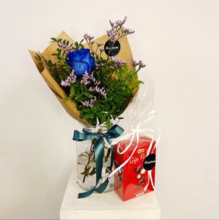 Pack Esencia "Rosa Azul + Caja De Bombones Nestlé"