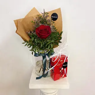 Pack Esencia "Rosa Roja + Caja De Bombones Nestlé"