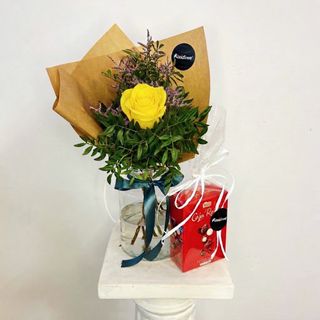 Pack La Rosa Del Pueblo "Rosa Amarilla + Caja Bombones Nestlé"