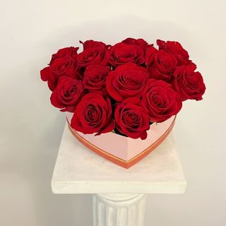 Caja de 15 Rosas Rojas Corazón 