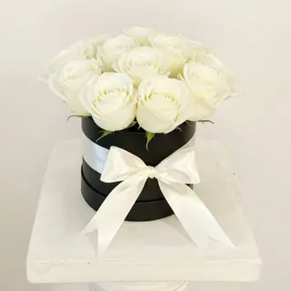 Caja de 12 Rosas Blancas Medium