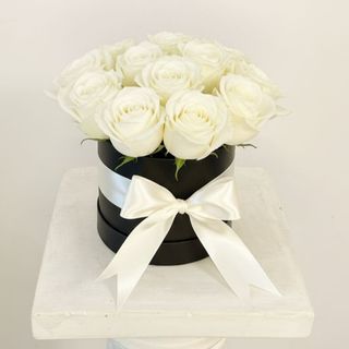 Caja de 12 Rosas Blancas Medium
