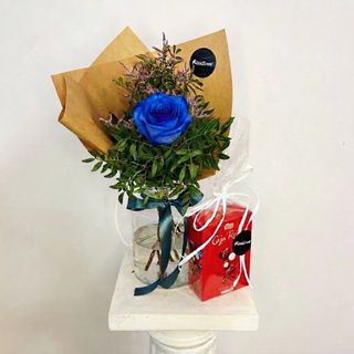 Pack Esencia "Rosa Azul + Caja De Bombones Nestlé"