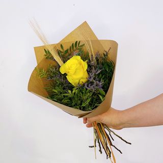 Ramo de 1 Rosa Amarilla Esencia - Sant Jordi