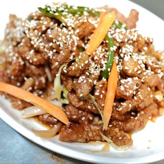 Ternera Crujiente Con Salsa