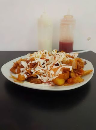 Patatas Bravas Grande Con Carne