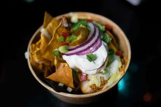 NACHOS TINGA DE POLLO 