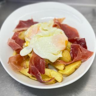 Huevos Rotos con jamón