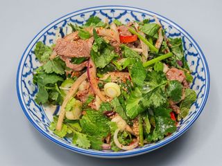 Ensalada Namtok Nuea