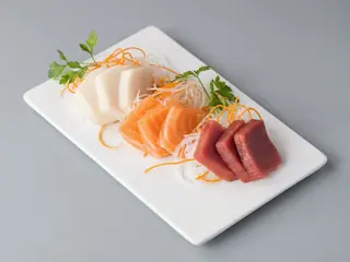 109. Sashimi Variado (9 Uds.)