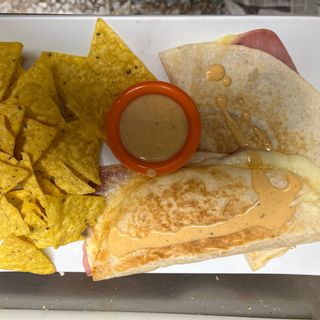 Quesadilla Mixta