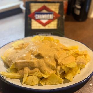 Patatas Con Salsa Cheddar