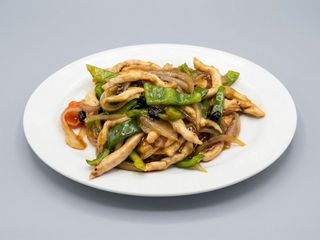 Pollo Con Pimientos Verdes Y Salsa De Judías Negras