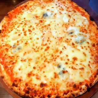 Pizza Cuatro Quesos Con Gorgonzola (40 cm.)