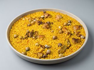 Paella De Conejo Con Caracoles  (1p)