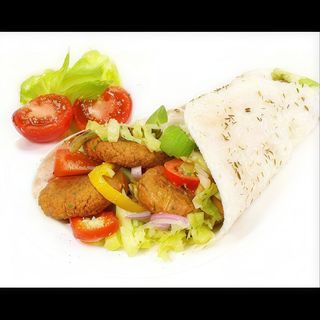 Menú rollo falafel con patatas y bebida 