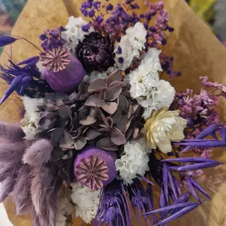 Pequeño bouquet flor seca morada