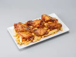 Alitas de pollo + patatas