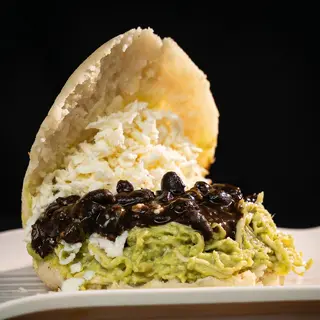 Arepa Reina con Alubias