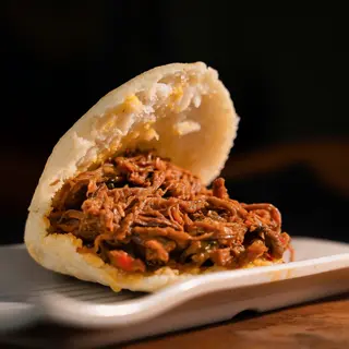 Arepa Mechada 