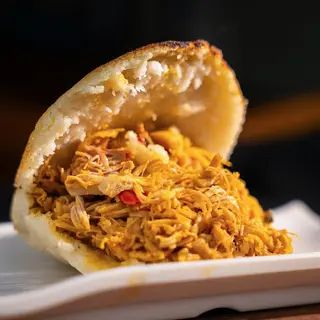 Arepa de Pollo Mechado 