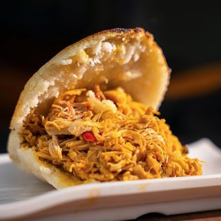 Arepa de Pollo Mechado