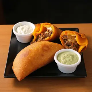 Empanada de mechada con queso gouda