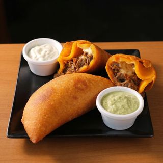 Empanada de mechada con queso gouda
