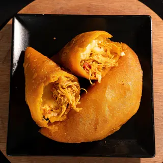 Empanada de pollo y queso gouda
