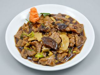 Ternera Con Bambú Y Setas Chinas