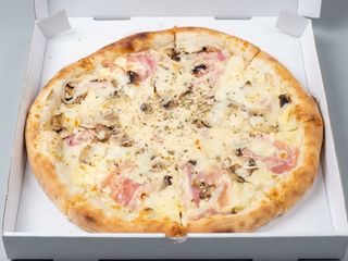 Pizza carbonara (33x33 cm.)