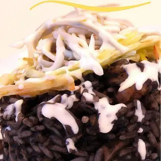 Arroz Negro Con Salteado De Gulas