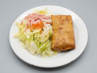 Ensalada Con Rollo De Primavera