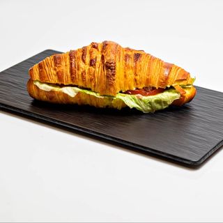Croissant Vegetal Con Crema De Aguacate