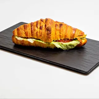 Croissant De Atún Con Millo Y Mayonesa