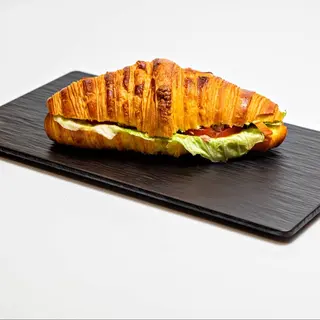 Croissant De Crema De Cangrejo Con Huevo Duro