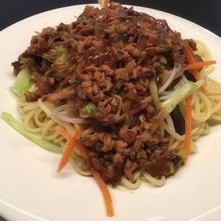 Tallarines Estilo Pekín