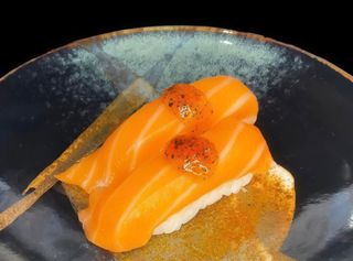 Nigiri Salmon Con Trufa