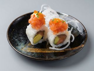 Salmón Y Aguacate Spicy Roll (10 Uds.)