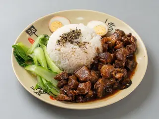 Gaifan Con Estofado De Panceta Y Verduras Chinas
