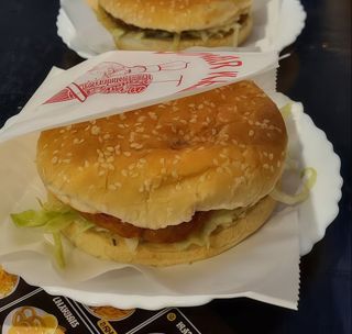 Menú Hamburguesa + Papas + Bebida