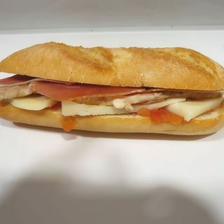 Bocadillo De Lomo Y Queso