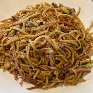 27.Tallarines fritos “sacha”