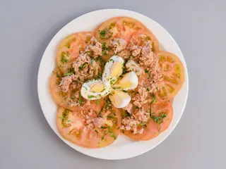 Ensalada de Tomate, Atún y Huevo