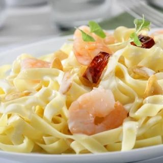 Tagliatelle con Gambas al Ajillo